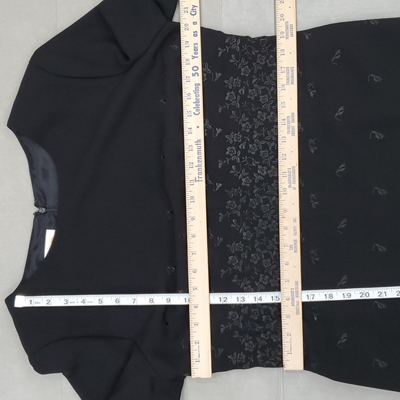 Talbots dress women's size 16 black floral embroidery short sleeve zip back slit - Picture 3 of 11